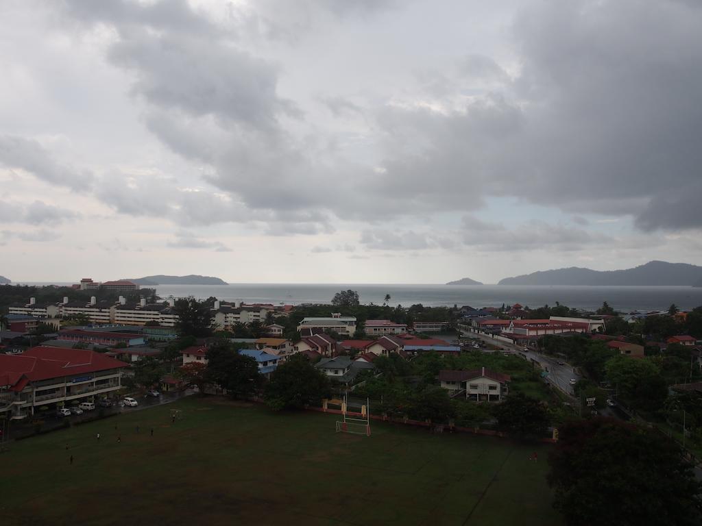 C'Haya Hotel Kota Kinabalu Exterior foto